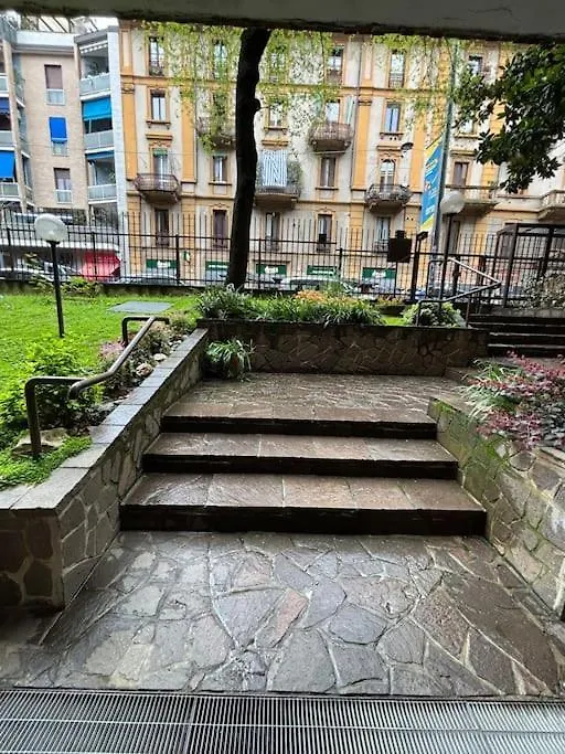 Green Oasis In The Center Of Milano Lägenhet